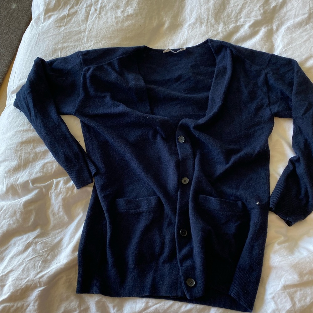 COPY - Everlane Cashmere Cardigan navy medium